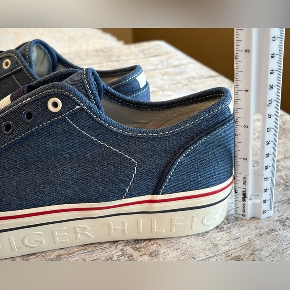 NEW w/o Tags Tommy Hilfiger Balie Slip-On Sneaker in Denim Blue Red White Size 9 - Picture 12 of 12